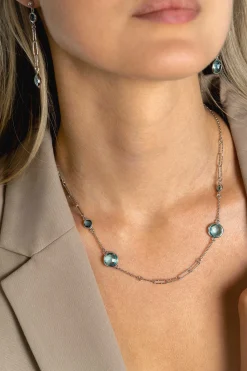ZINZI zilveren fantasie ketting met paperclip schakels en vier ronde zettingen bezet met licht blauwe en indigo blauwe kleurstenen 40-45cm ZIC2418