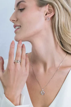 ZINZI zilveren hanger 15 mm, symboliseert verbondenheid, witte zirconia's ZIH2119S (zonder collier)