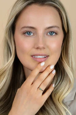 ZINZI zilveren ring bicolor glad rond met groene zirconia ZIR1177G