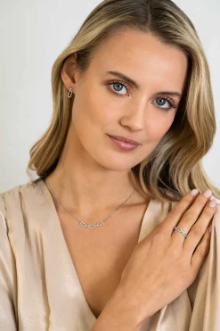 ZINZI zilveren ring met drie trendy ovale schakels, schitterend bezet met witte zirconia's ZIR2398