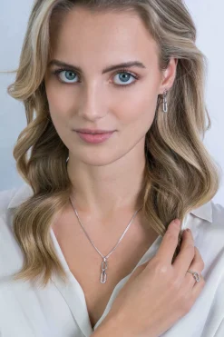 ZINZI zilveren ring met grote ovale schakel witte zirconia's ZIR2114