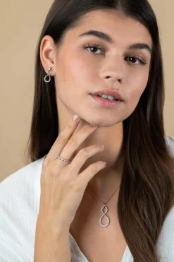 ZINZI zilveren ring met infinity vormen bezet met witte zirconia's en verbonden met gladde ovale schakels ZIR2570