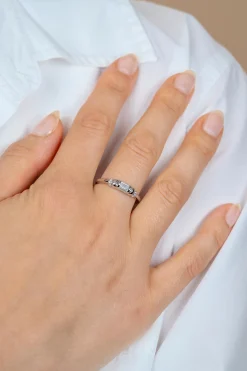 ZINZI zilveren ring met trendy cilindervorm, bezet met diverse witte zirkonia’s ZIR2812