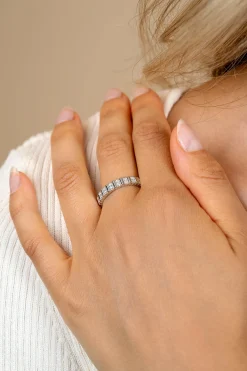 ZINZI zilveren ring (4mm breed) bezet met witte zirkonia's ZIR2686