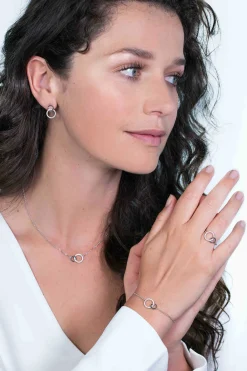 ZINZI zilveren ring 2 ronde vormen verbonden zwart wit ZIR1987