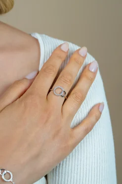 ZINZI zilveren ring 2 ronde vormen verbonden wit ZIR1782