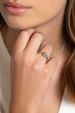 ZINZI zilveren ring twee ronde vormen met elkaar verbonden wit ZIR2266