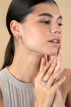 ZINZI zilveren schakelring met trendy ovale schakels, schitterend bezet met witte zirconia's 4mm breed ZIR2552